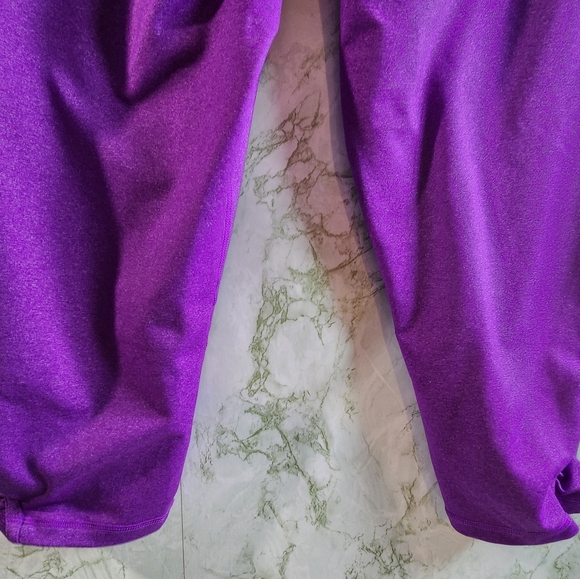 XERSION Fitted Capri Leggings - Picture 11 of 13